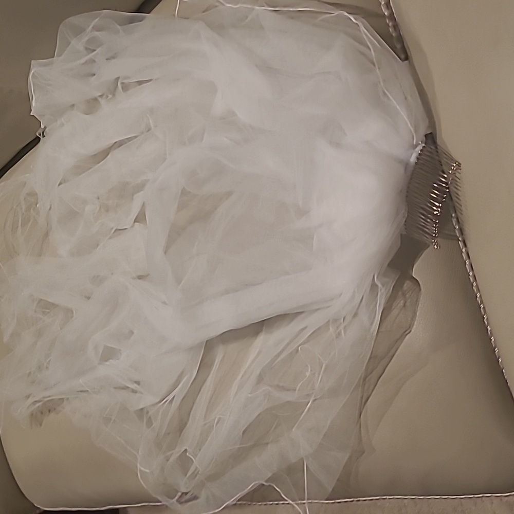 White brides veil with crystal drops